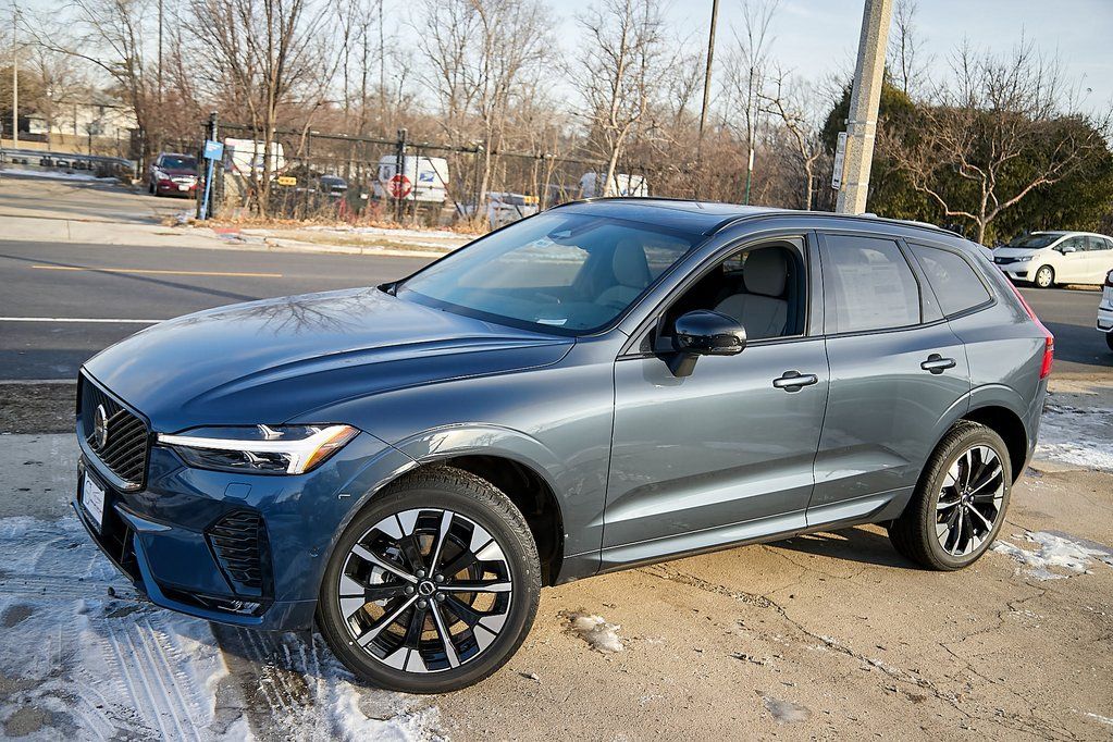 2026 VOLVO XC60 - Image 2