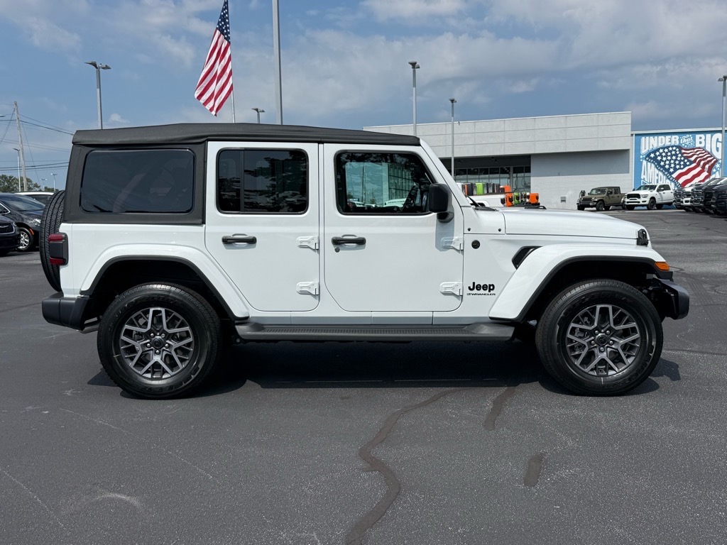 2025 Jeep Wrangler Sahara photo 2