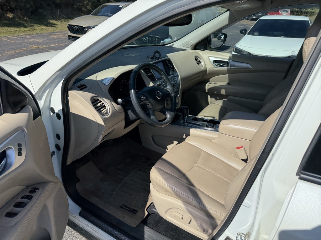 2017 Nissan Pathfinder SL photo 8