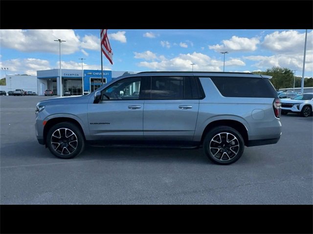 2024 Chevrolet Suburban RST photo 2