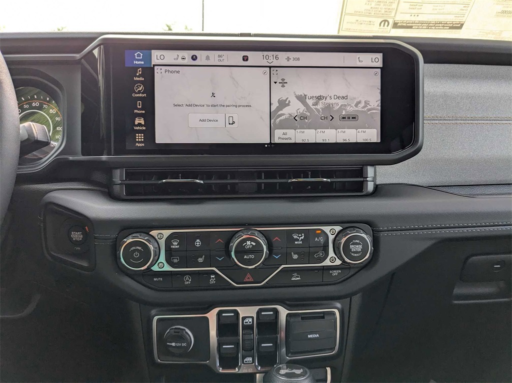 2024 Jeep Wrangler Sahara photo 12