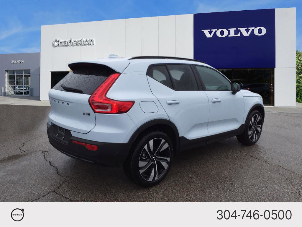 2025 Volvo XC40 Plus photo 3