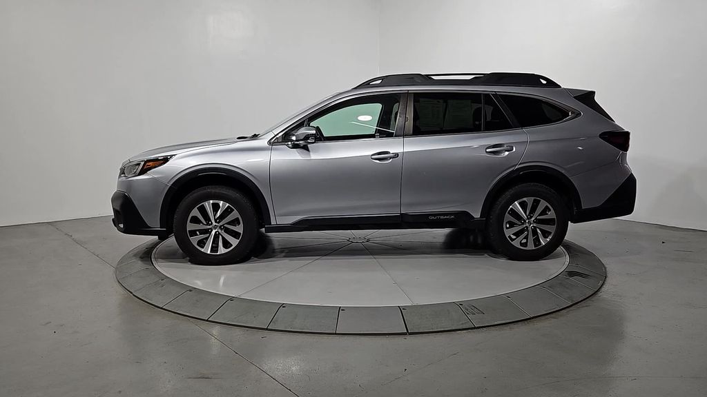 2022 Subaru Outback Premium photo 2