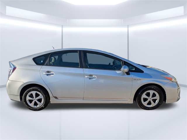 2013 Toyota Prius Five photo 2
