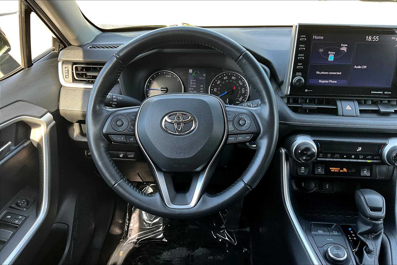 2022 Toyota RAV4 Hybrid XLE photo 5