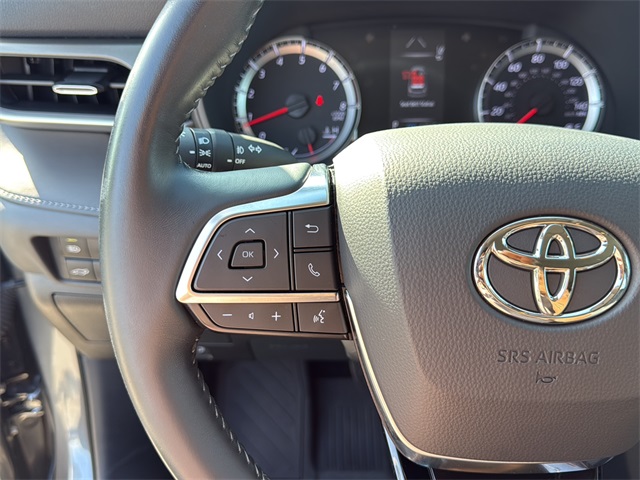 2020 Toyota Highlander LE photo 9