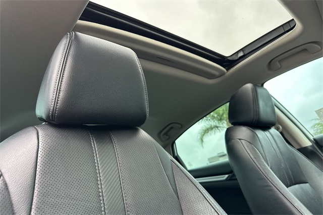 2017 Honda Civic Touring photo 16