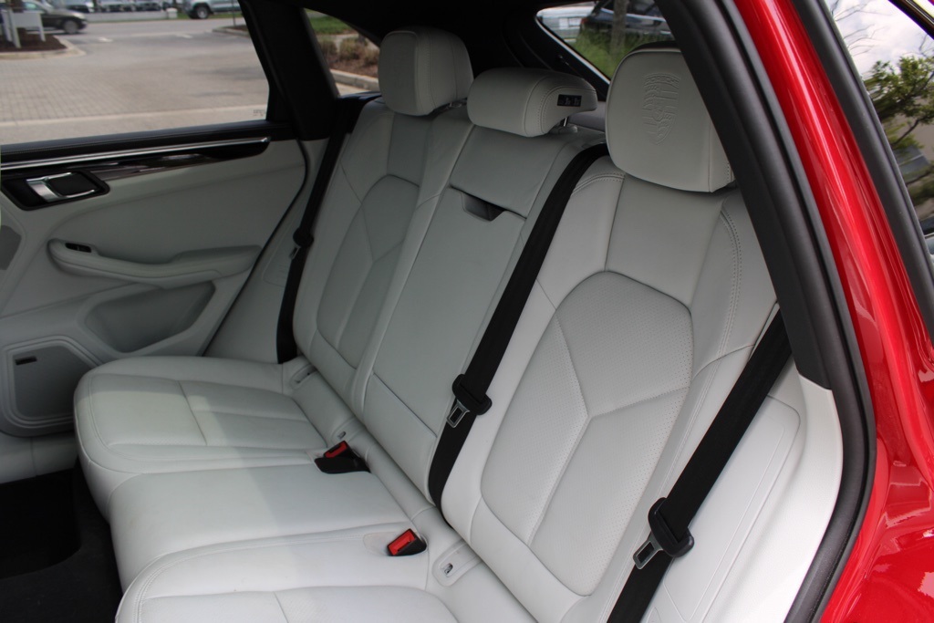 2025 Porsche Macan T photo 20