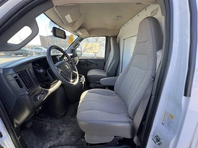 2024 Chevrolet Express Cutaway 3500 photo 16