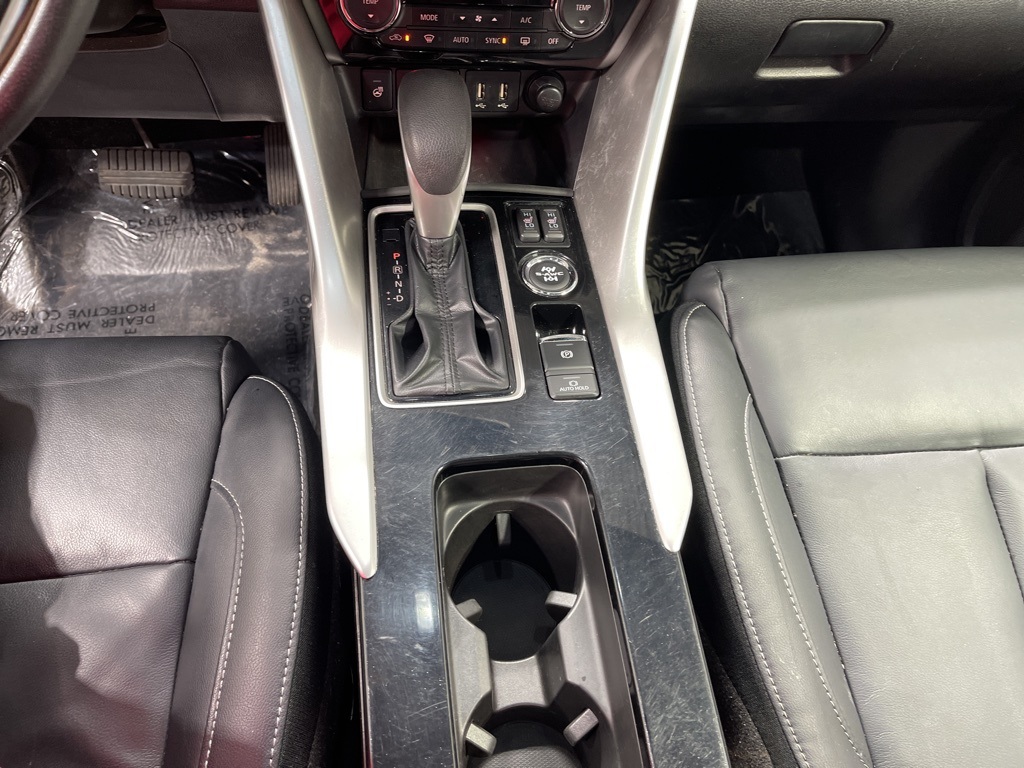2023 Mitsubishi Outlander SE photo 9