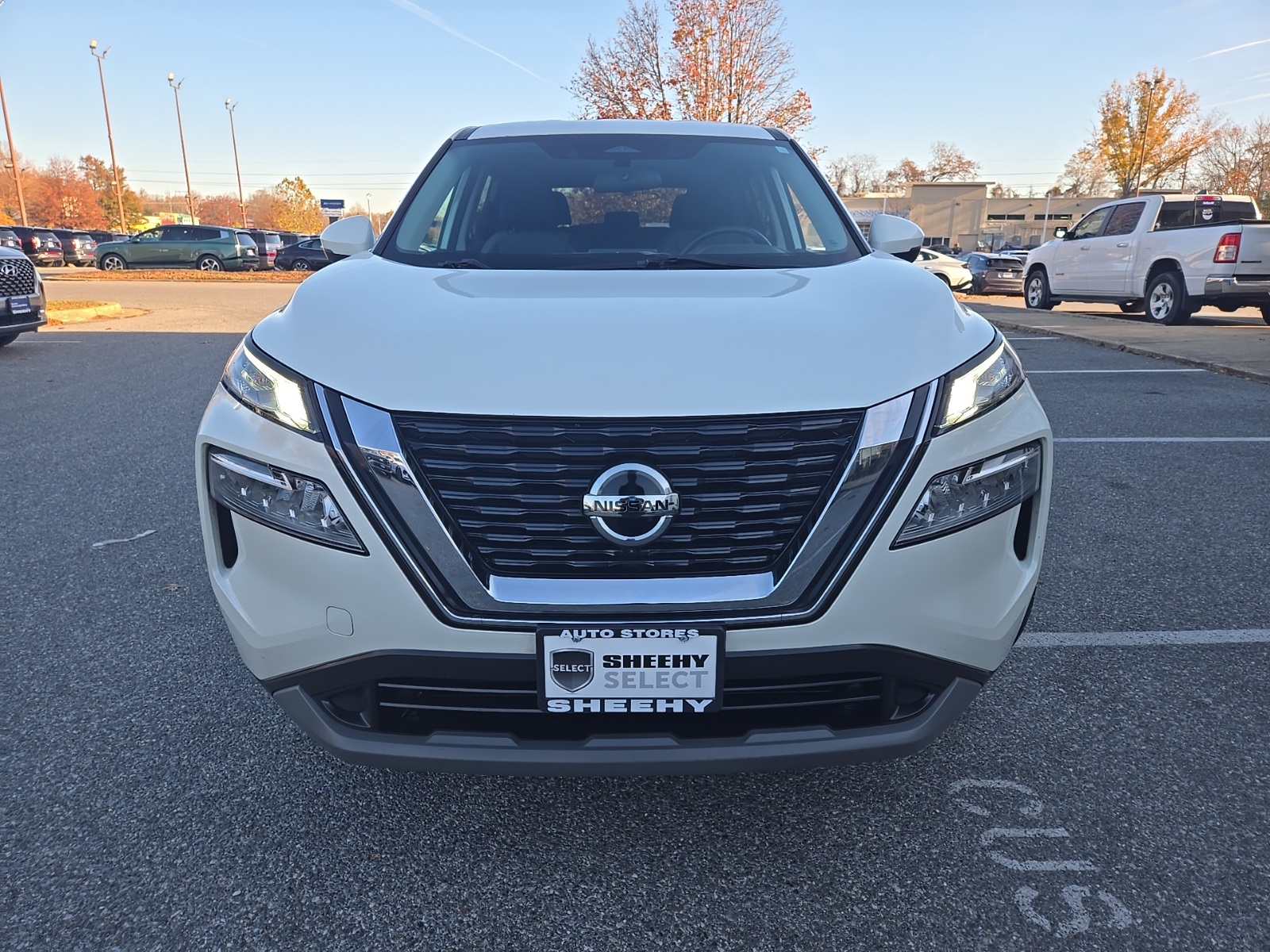 2021 Nissan Rogue SV photo 2