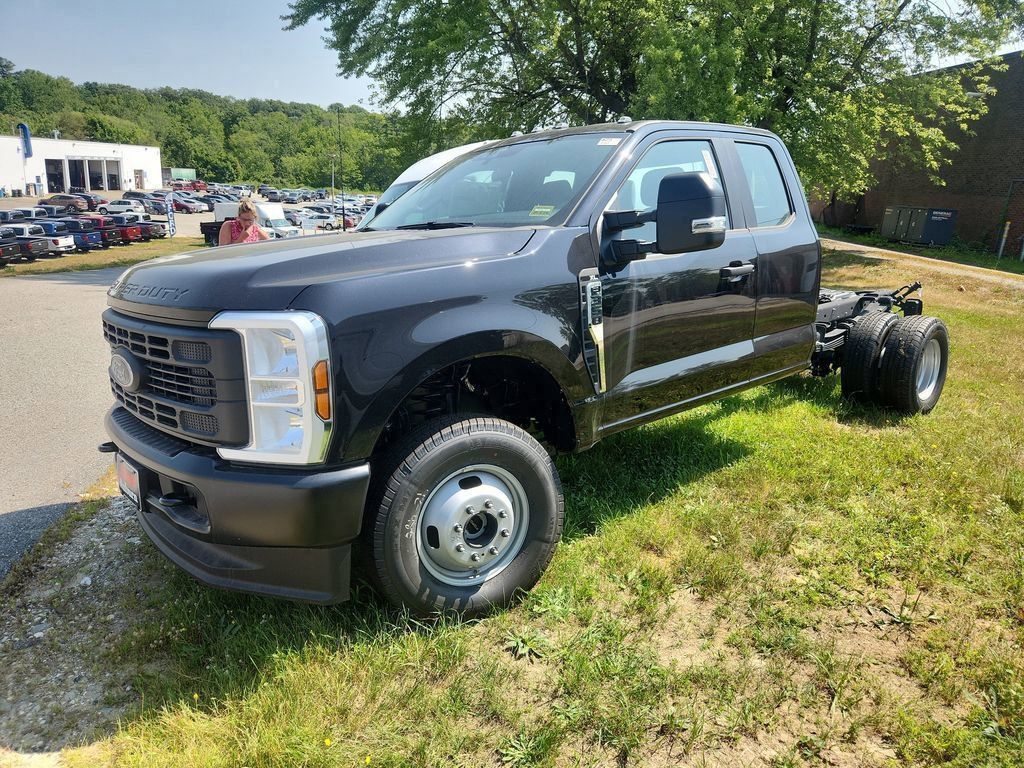 2024 Ford F-350 XL photo 3