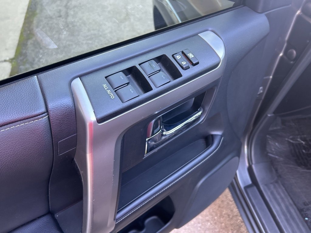 2023 Toyota 4Runner SR5 Premium photo 9