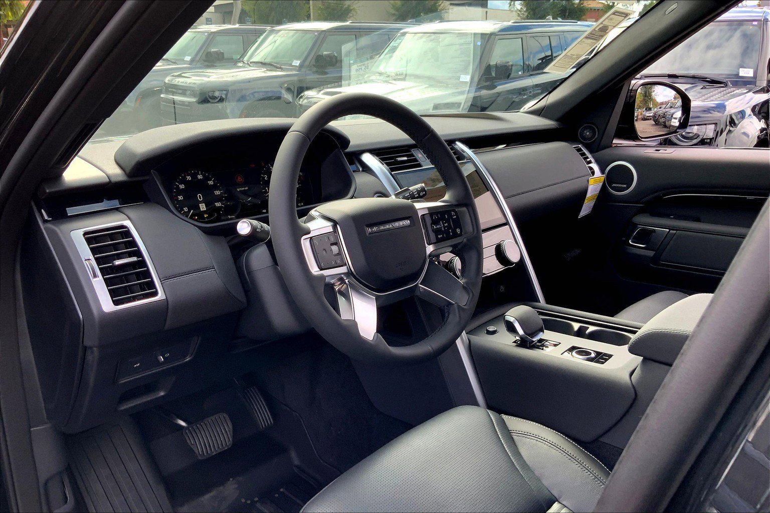 2025 Land Rover Discovery S photo 8