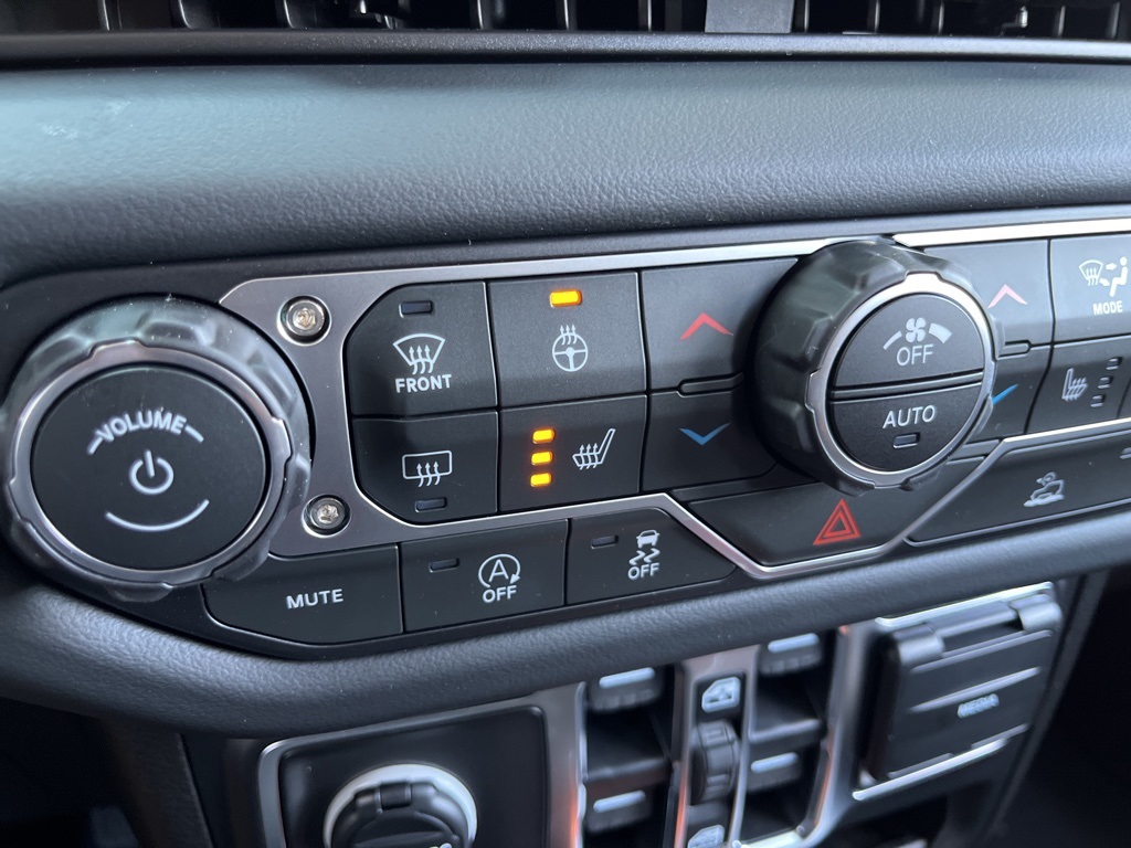 2025 Jeep Gladiator Sport photo 3