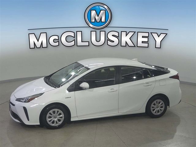 2022 Toyota Prius LE's photo