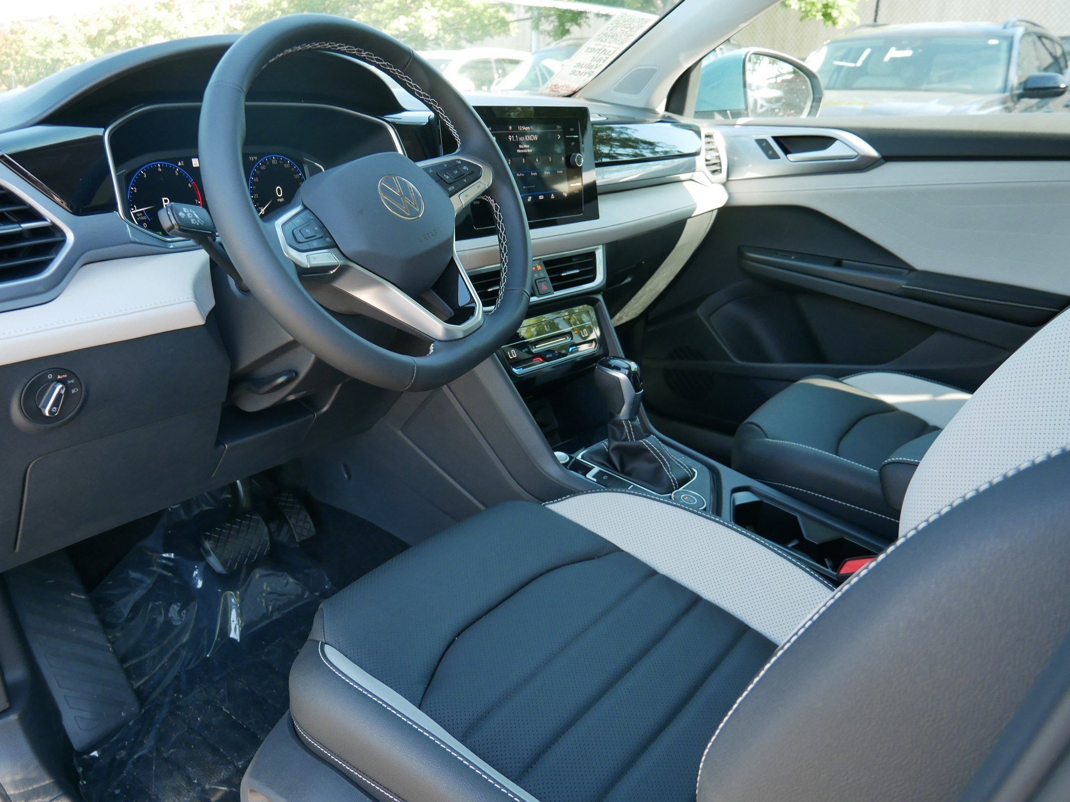 2025 Volkswagen Taos SEL photo 3