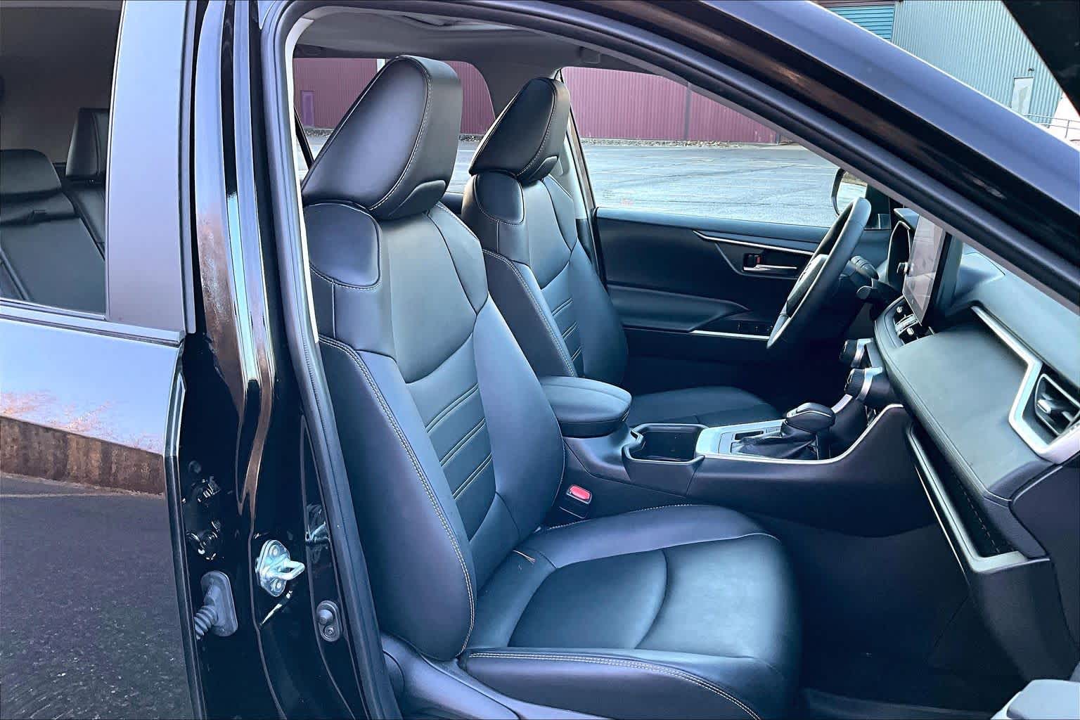 2024 Toyota RAV4 XLE Premium photo 4