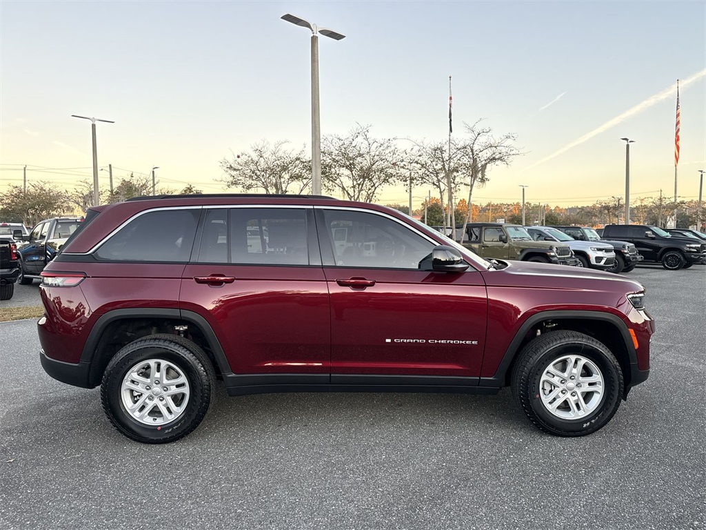 2025 Jeep Grand Cherokee Laredo photo 2