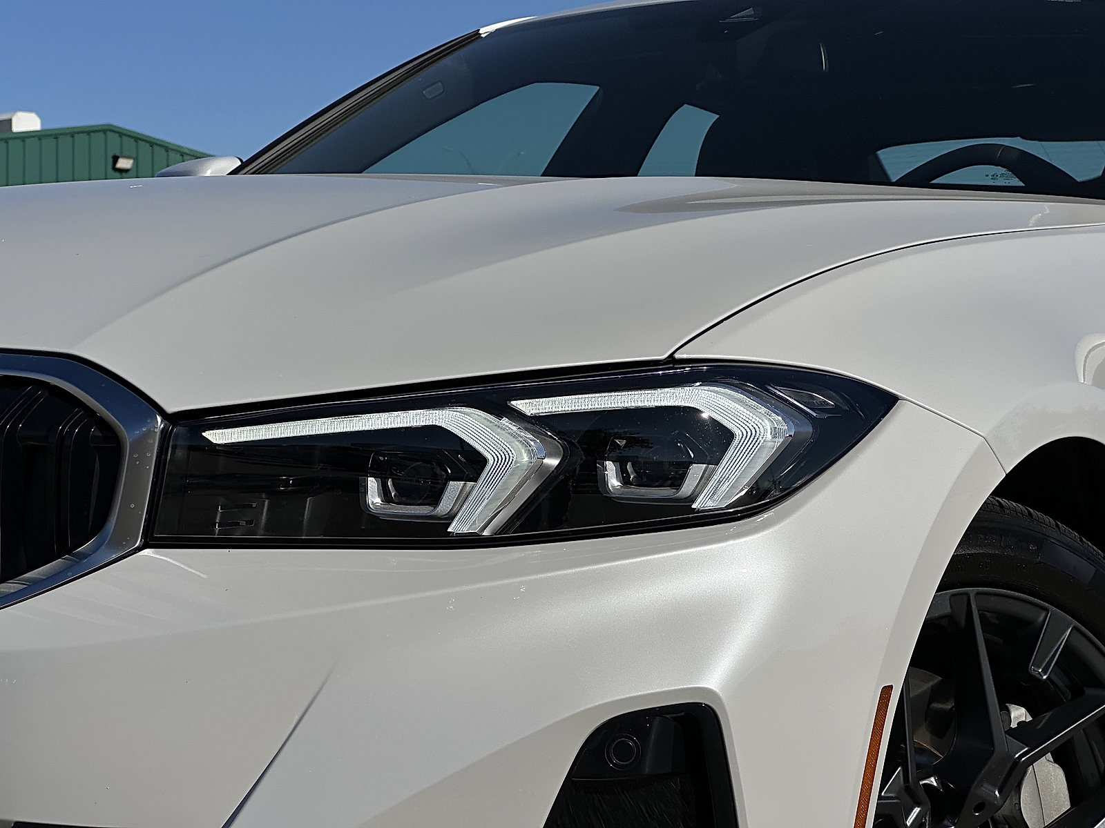 2025 Bmw 330i xDrive photo 2