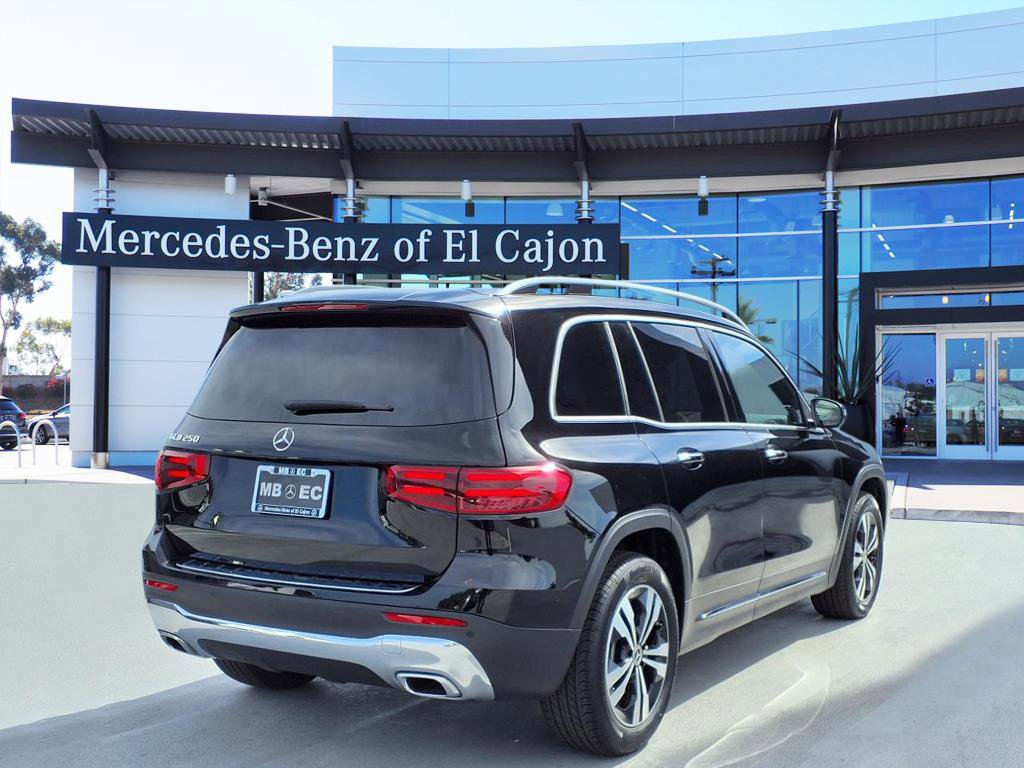 2026 Mercedes Benz GLB 250 photo 3
