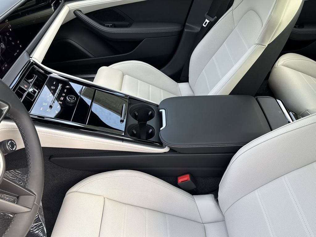 2025 Porsche Panamera 4 photo 24