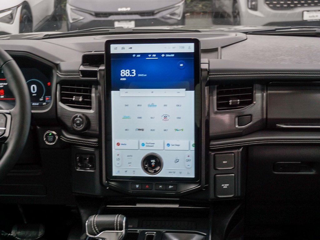 2025 Ford F-150 Lightning Platinum photo 15