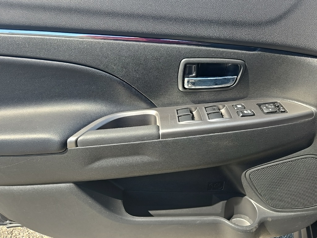 2024 Mitsubishi Outlander Sport SE photo 11
