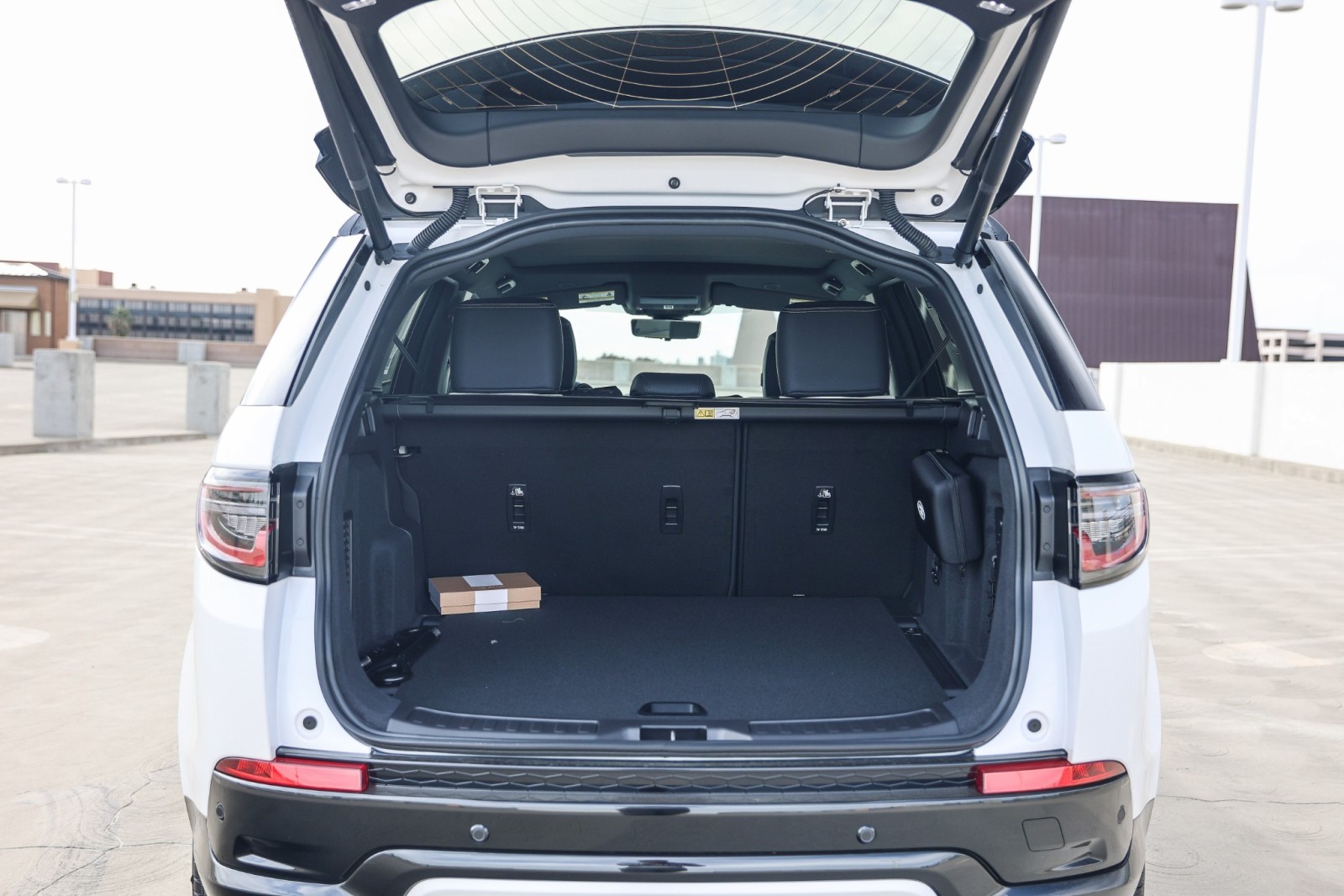 2025 Land Rover Discovery Sport Dynamic SE photo 24