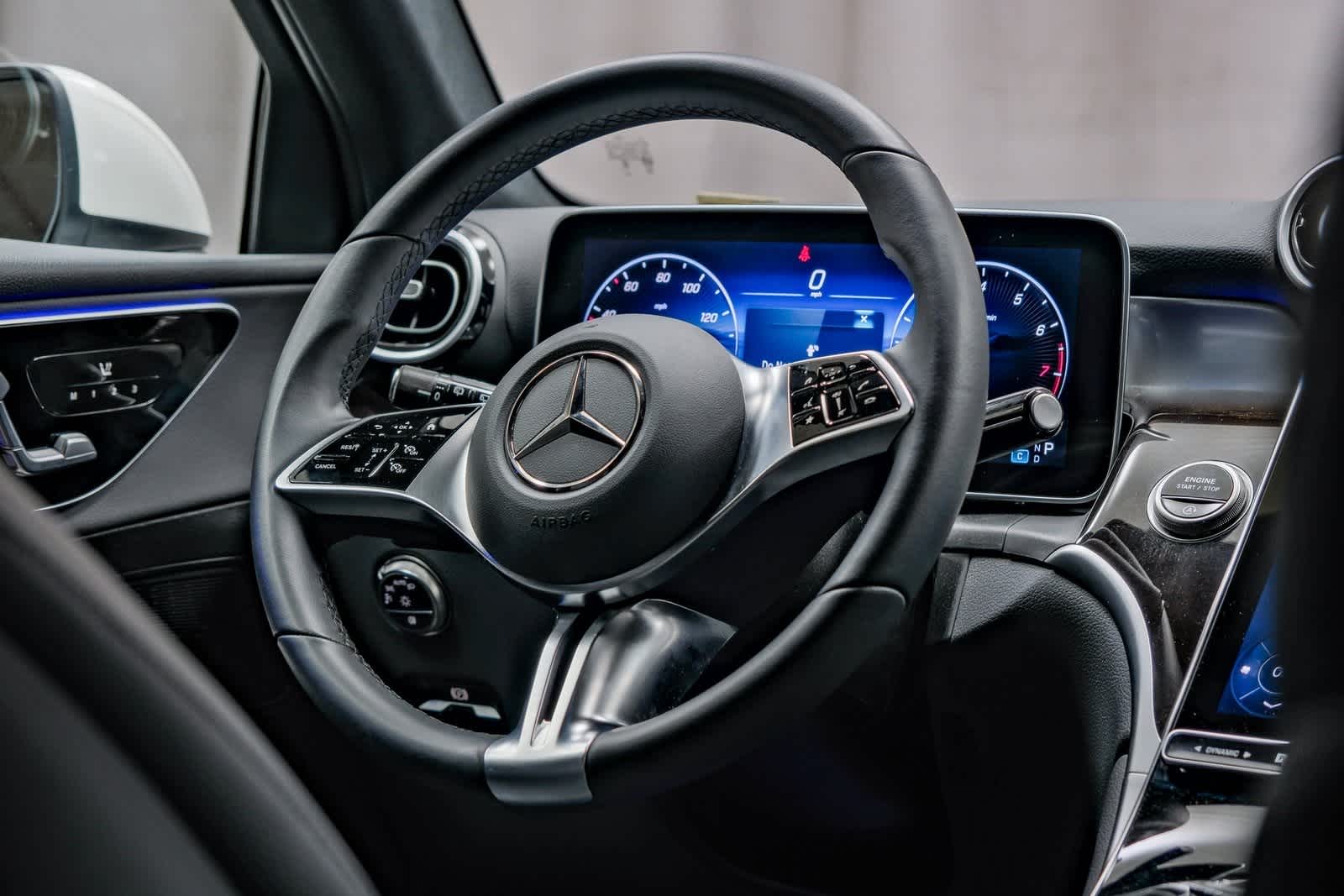 2025 Mercedes Benz GLC 300 photo 14