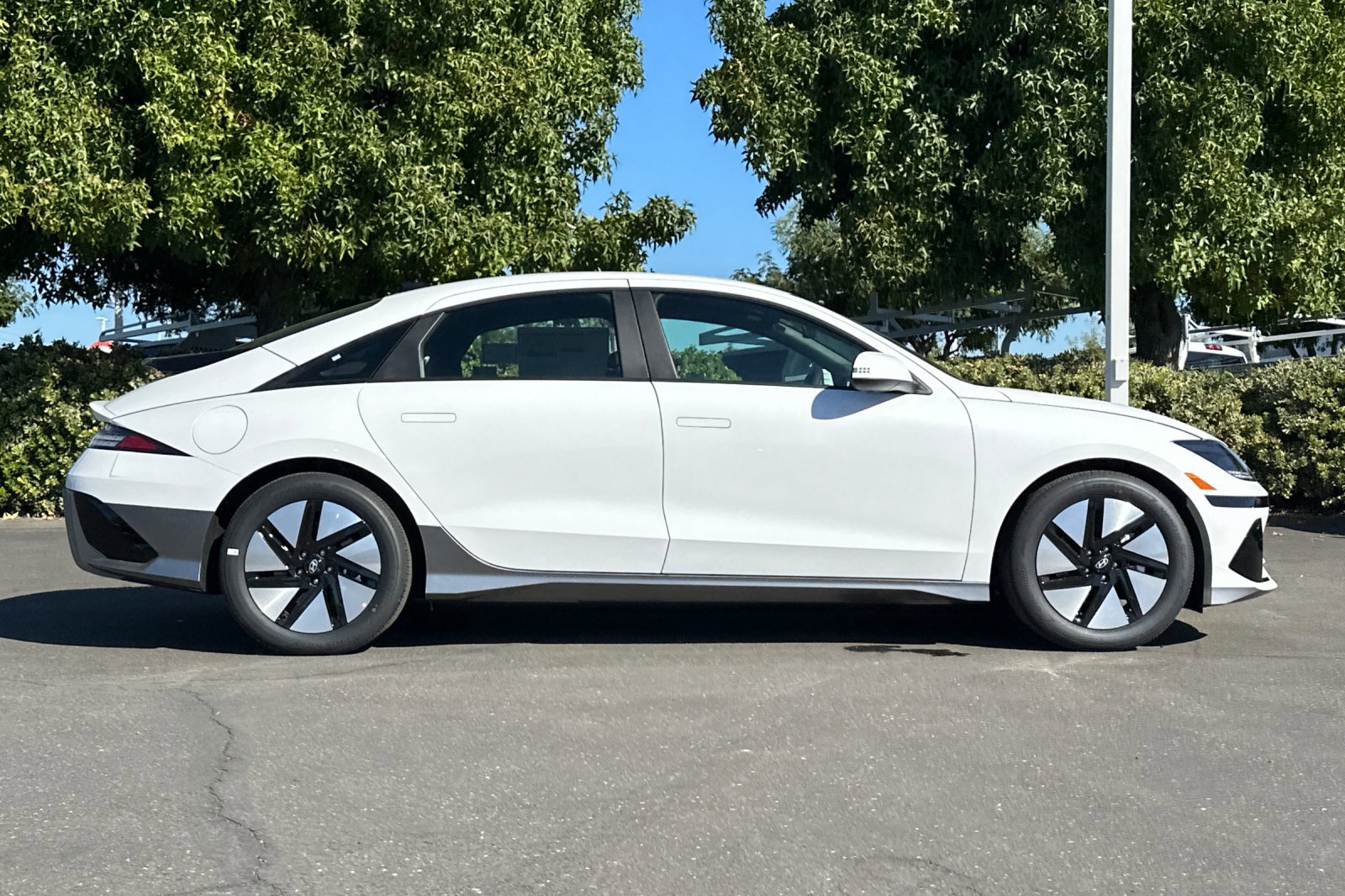 2025 Hyundai Ioniq 6 SE photo 3