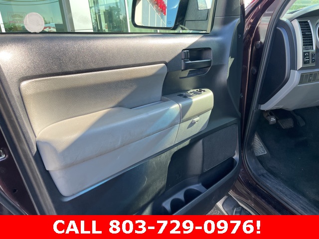 2016 Toyota Sequoia SR5 photo 4