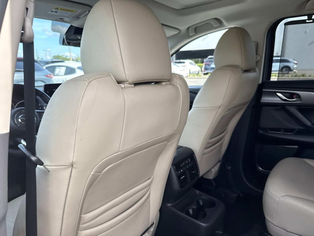 2022 Mazda CX-9 Touring photo 12