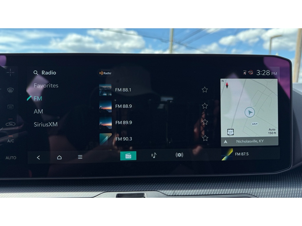 2025 Kia K4 GT-Line photo 17