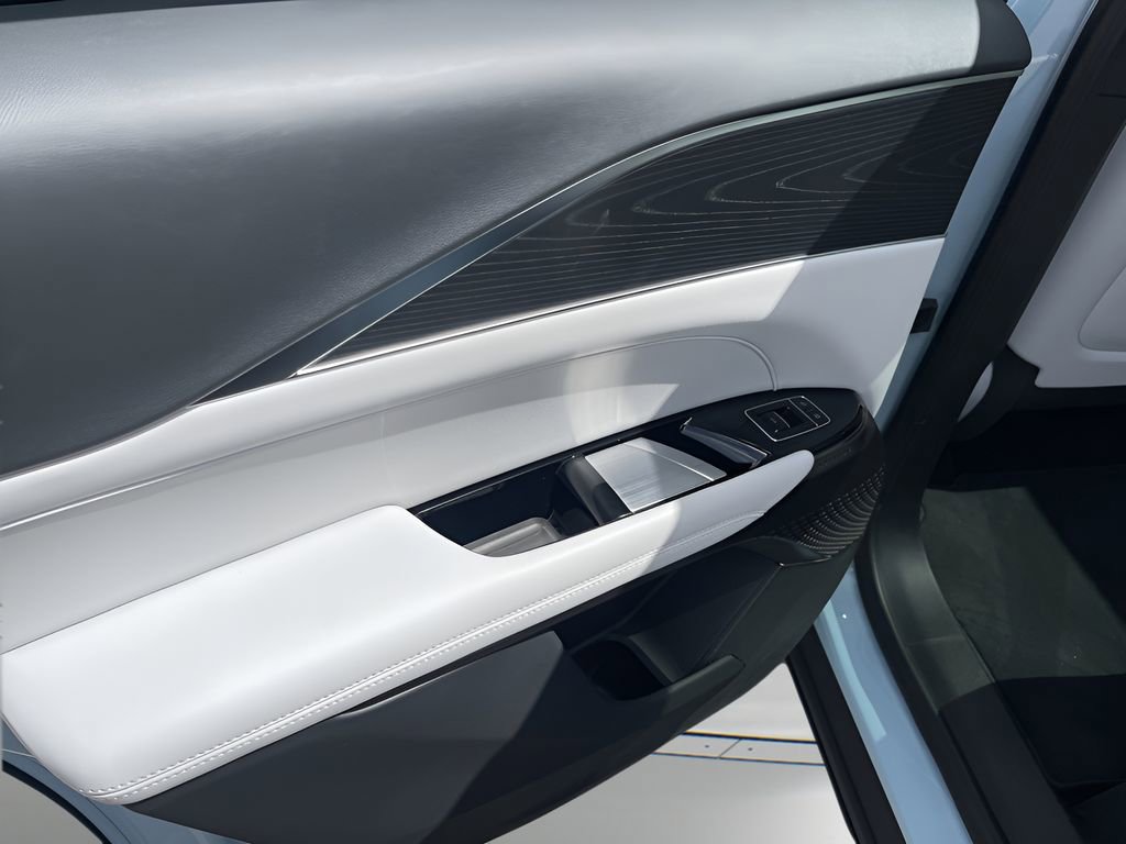 2025 Cadillac Lyriq Sport photo 35
