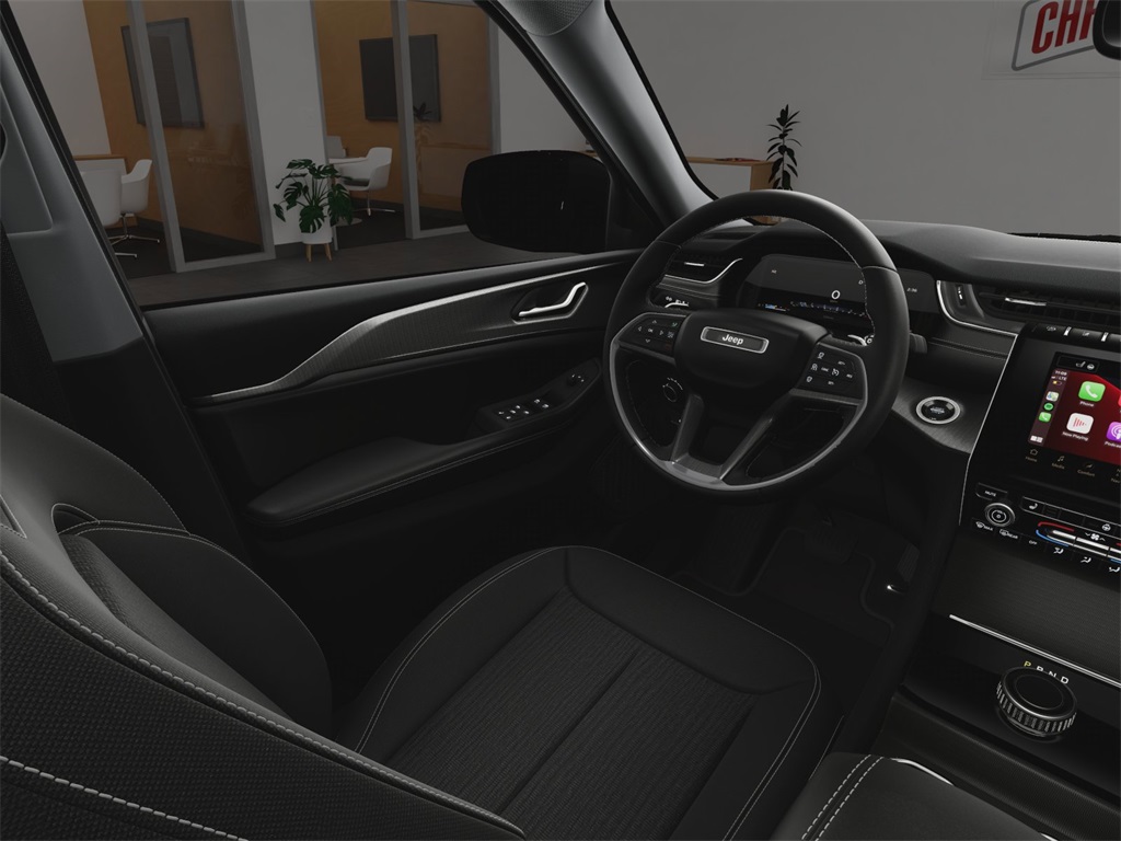 2025 Jeep Grand Cherokee Laredo photo 18