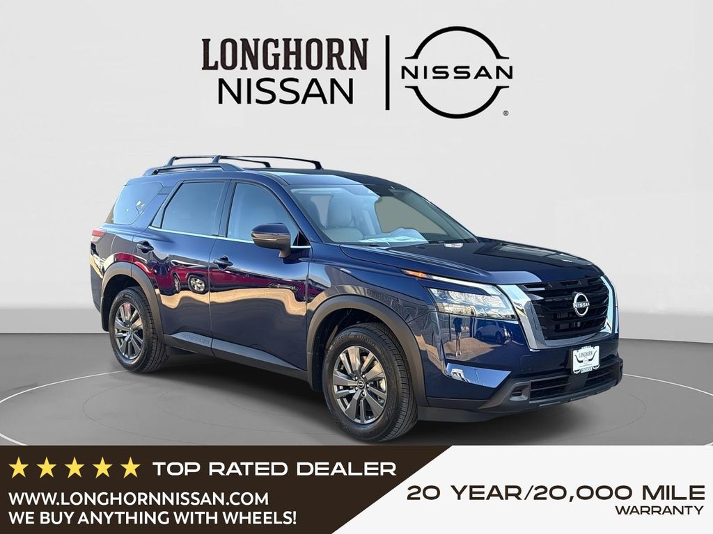 2025 Nissan Pathfinder SV's photo