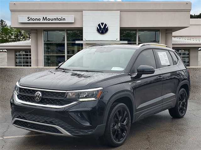 2023 Volkswagen Taos SE's photo