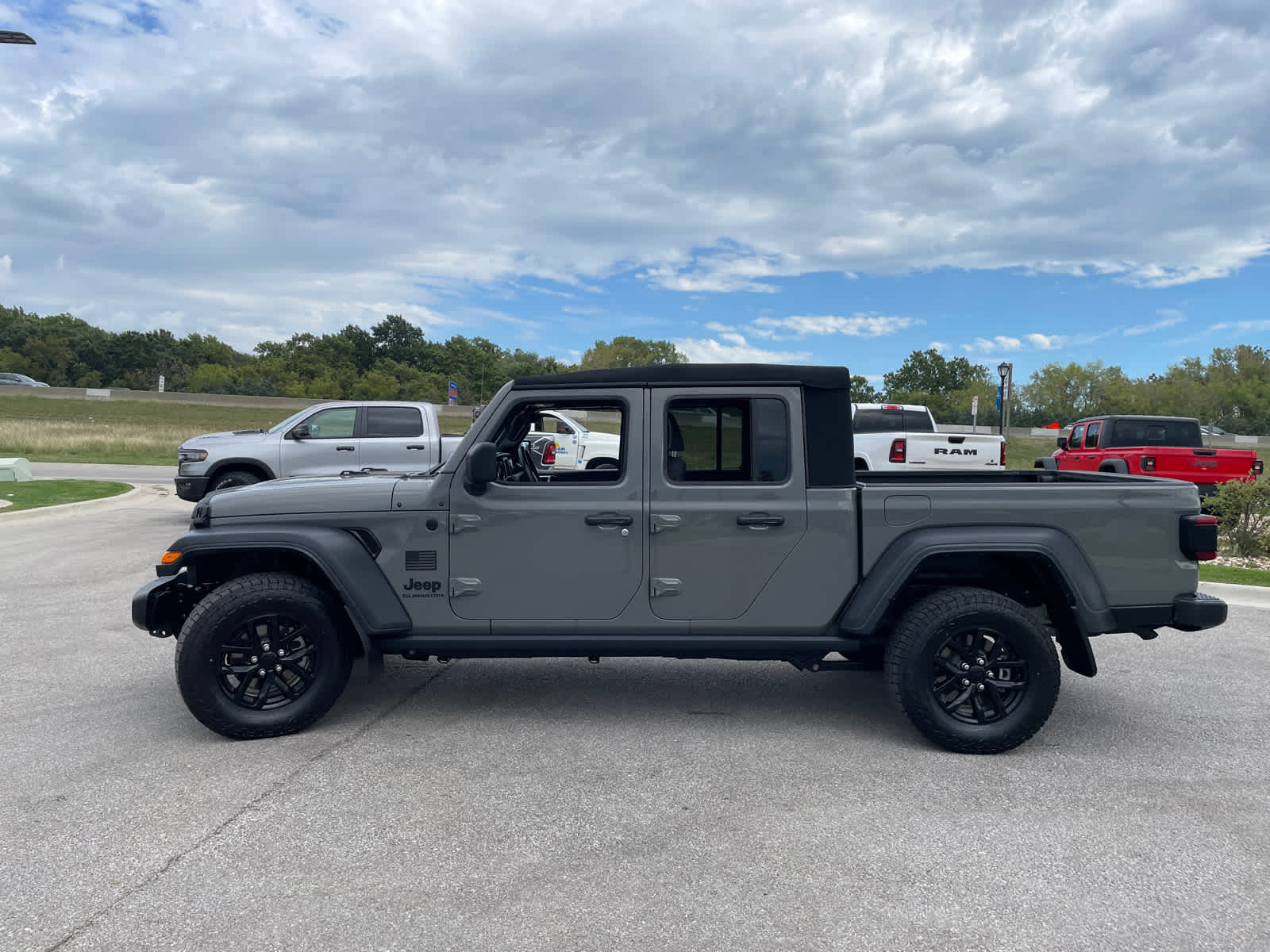 2021 Jeep Gladiator Sport S photo 5