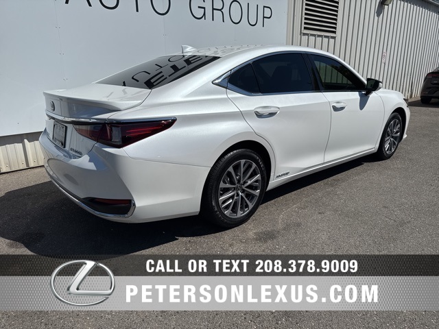 2022 Lexus ES 300h photo 4