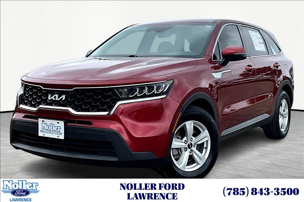 2022 Kia Sorento LX's photo