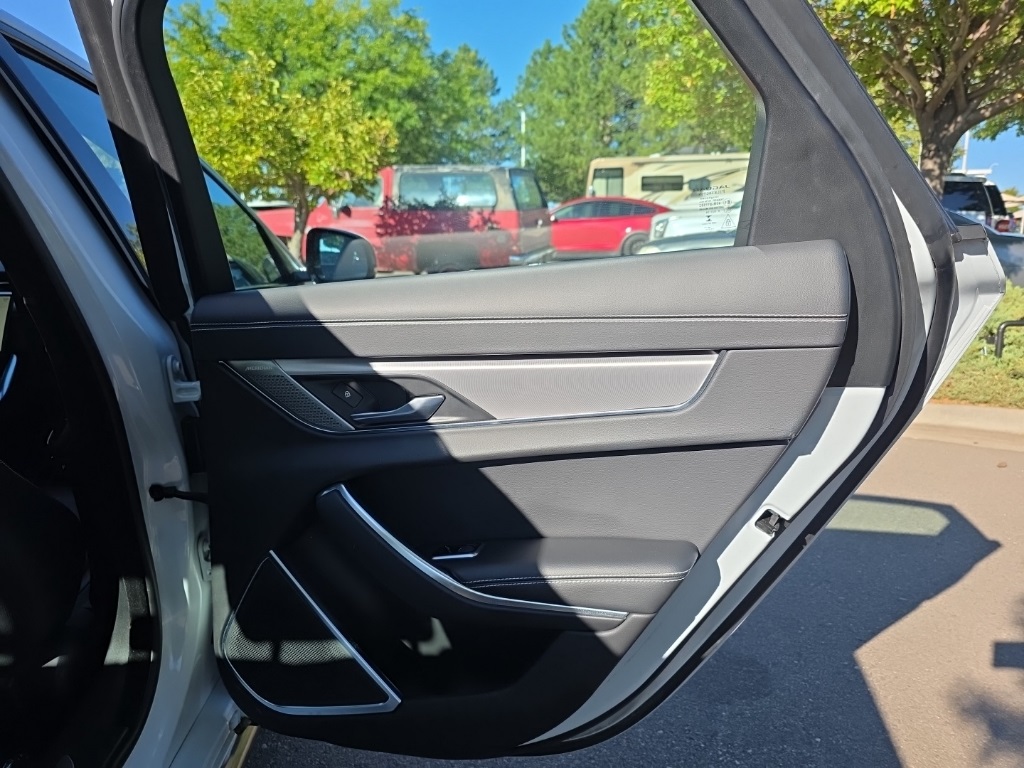 2021 Jaguar XF R-Dynamic SE photo 18