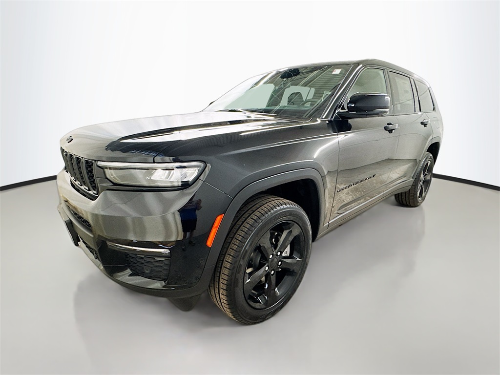 2025 Jeep Grand Cherokee Limited photo 3