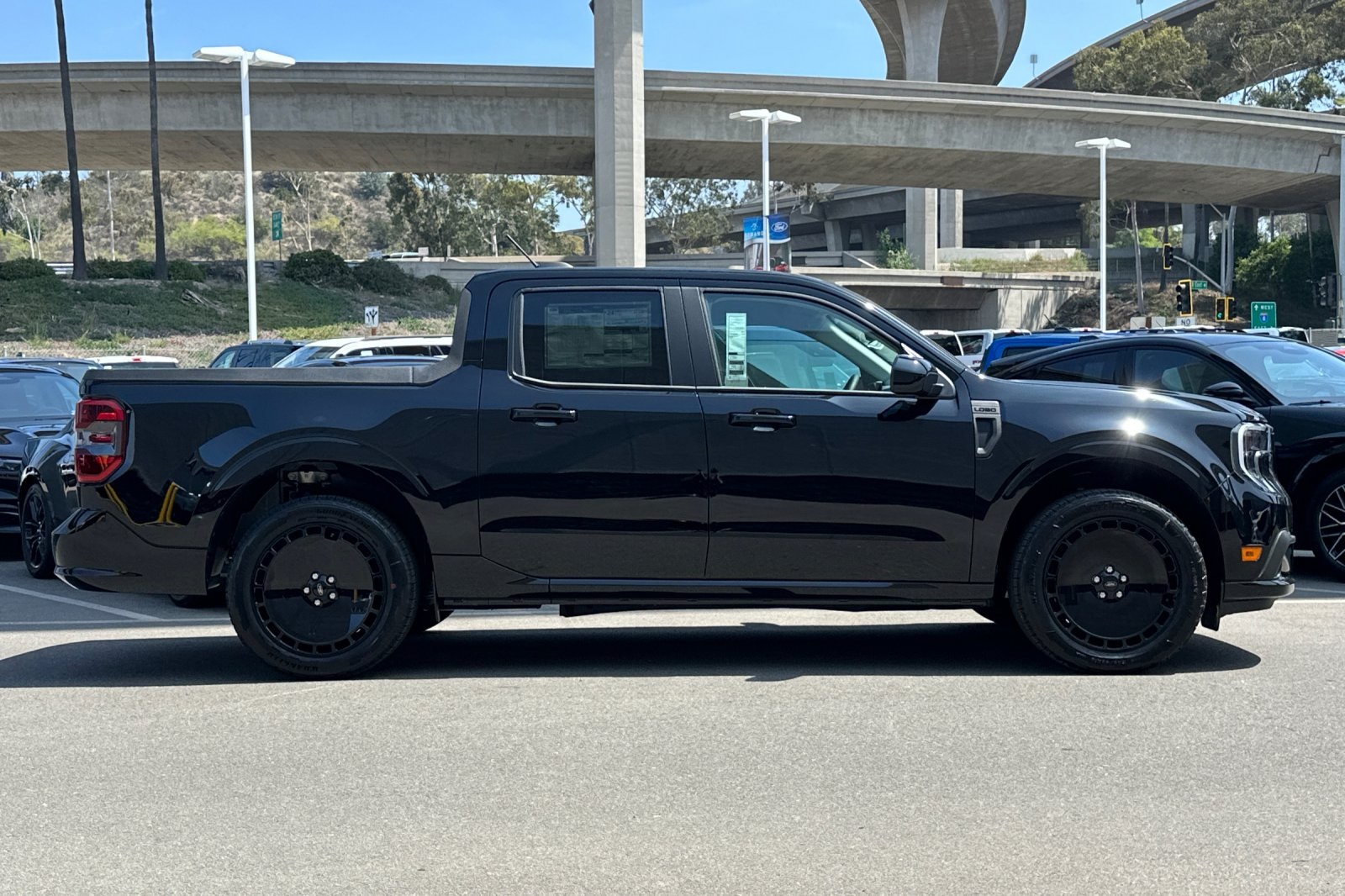 2025 Ford Maverick photo 2
