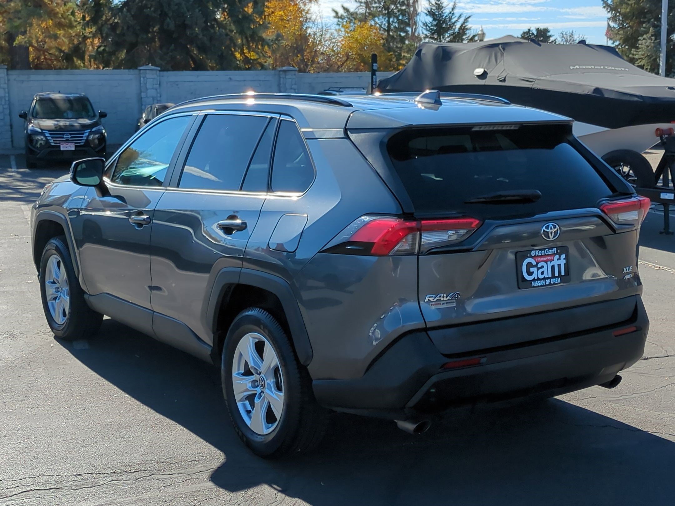 2020 Toyota RAV4 XLE photo 3