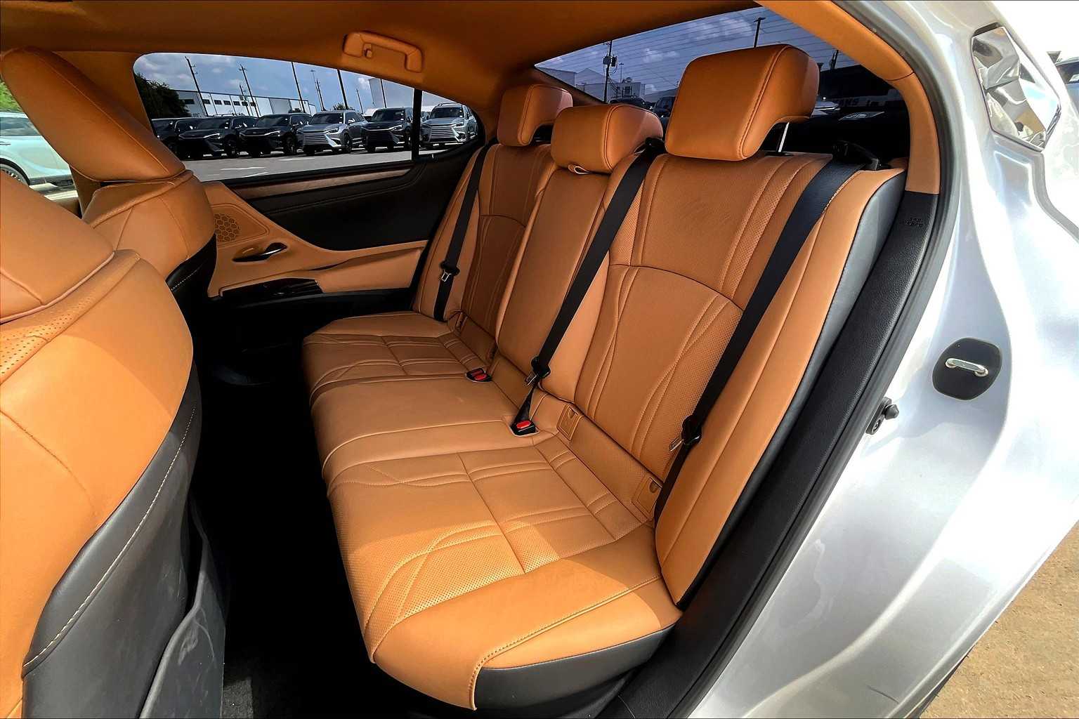 2025 Lexus ES Luxury photo 18