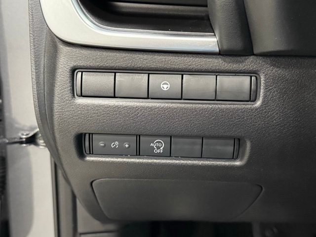 2023 Nissan Rogue SV photo 10