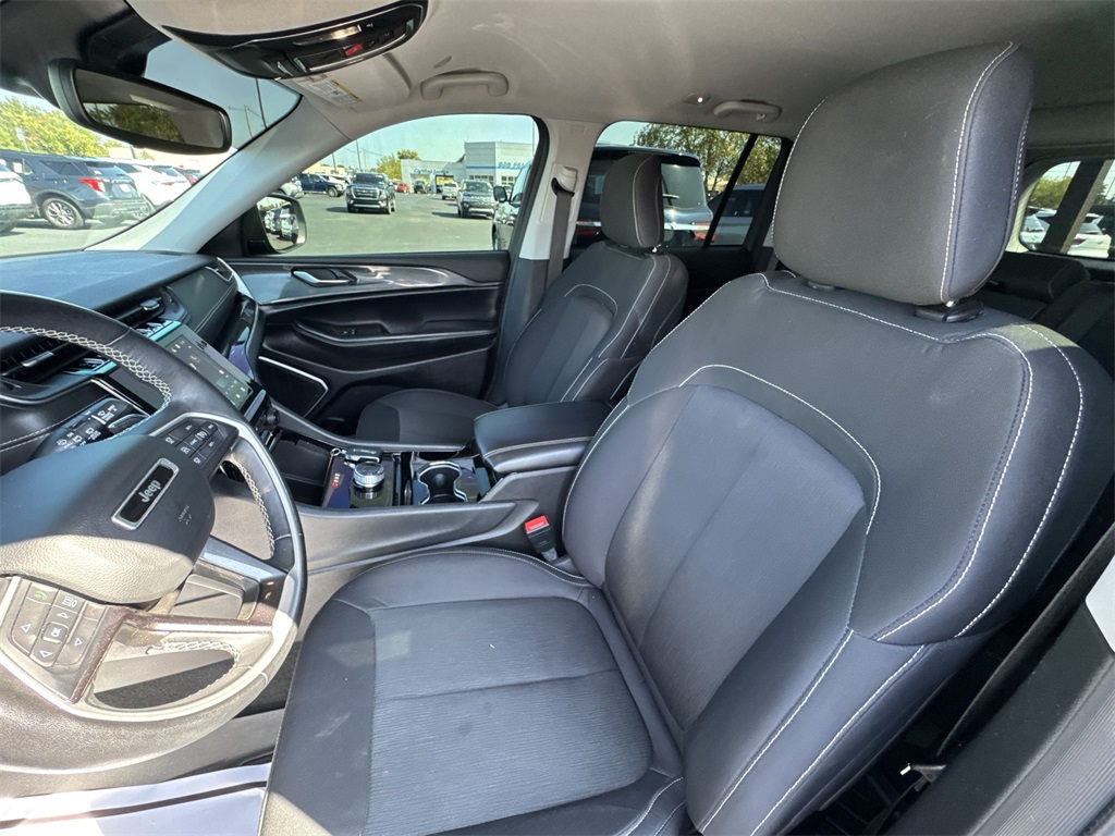 2022 Jeep Grand Cherokee Laredo photo 11