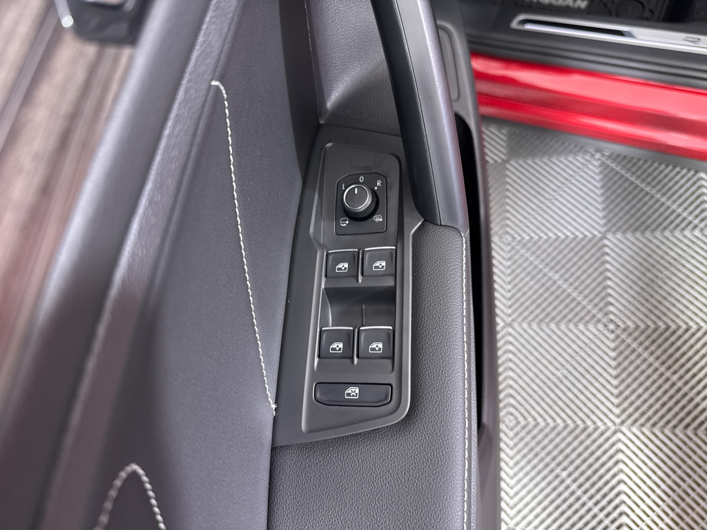 2024 Volkswagen Tiguan SEL R-Line Black photo 29