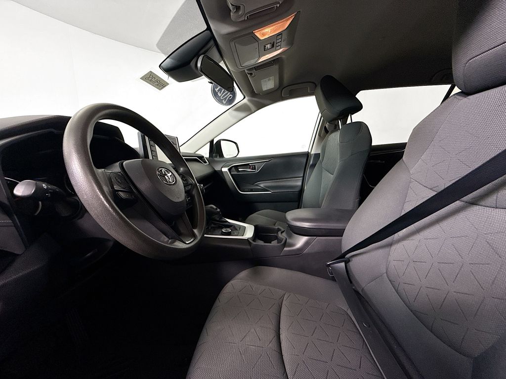 2021 Toyota RAV4 Hybrid XLE photo 19